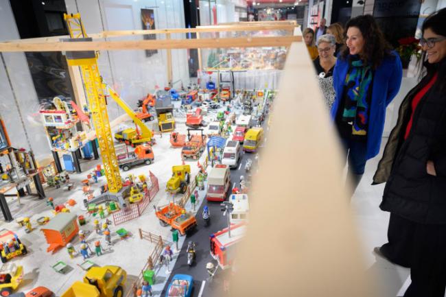 La alcaldesa anima a visitar la gran exposición de Playmobil