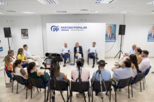 Bendodo pide al Gobierno un nuevo cuartel y más efectivos de las Fuerzas y Cuerpos de Seguridad del Estado para Roquetas de Mar