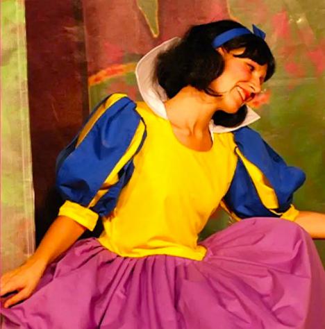 Teatro La Paca representa ‘Blancanieves (La verdadera historia)’ en Roquetas de Mar