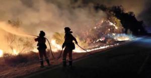 Los Gallardos resiste ante un incendio que ya calcina 6.600 hectáreas