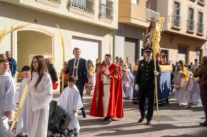 La entrada triunfal de la Borriquita inunda de fe y tradición las calles de Adra