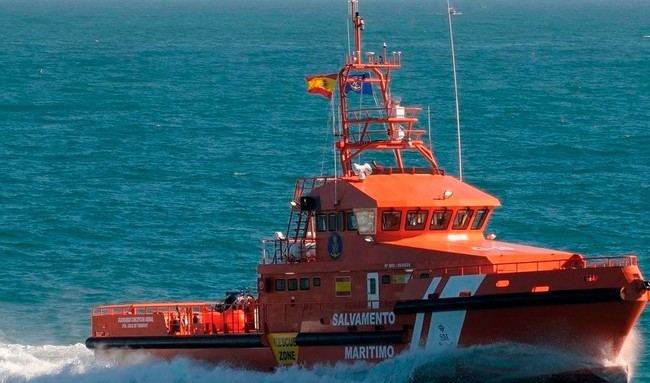 Buscan a 12 migrantes que saltaron al agua cerca de Cabrera