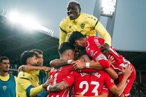 Almería sigue de racha y vence 4-2 al Zaragoza