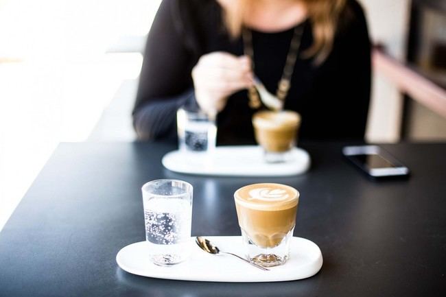 Cierre temporal de la cafetería central con refuerzos en otros servicios