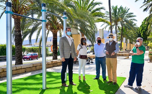 El alcalde visita la nueva zona de calistenia en el Parque Nicolás Salmerón