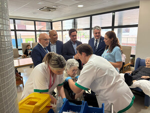 La vacunación de gripe y covid-19 en Almería arranca hoy en residencias y colegios 