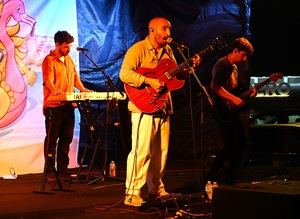 Extraordinario concierto de la banda sevillana Canastéreo