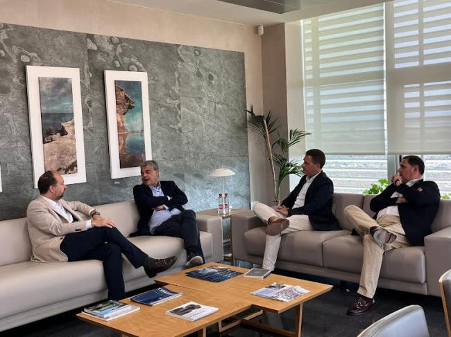 El rector recibe a los candidatos del PP para el 23J