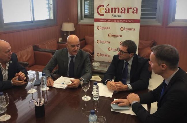 El embajador eslovaco visita la Cámara