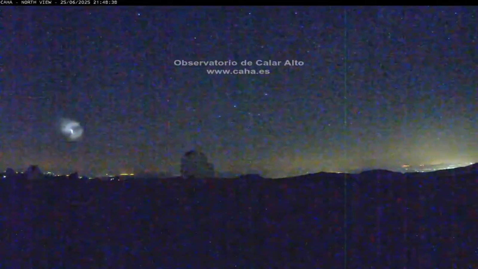 El Observatorio de Calar Alto captura la reentrada del Falcon 9 de SpaceX en el cielo nocturno
