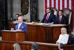 Carlos III destaca el fuerte lazo entre Reino Unido y EEUU a pesar de sus diferencias