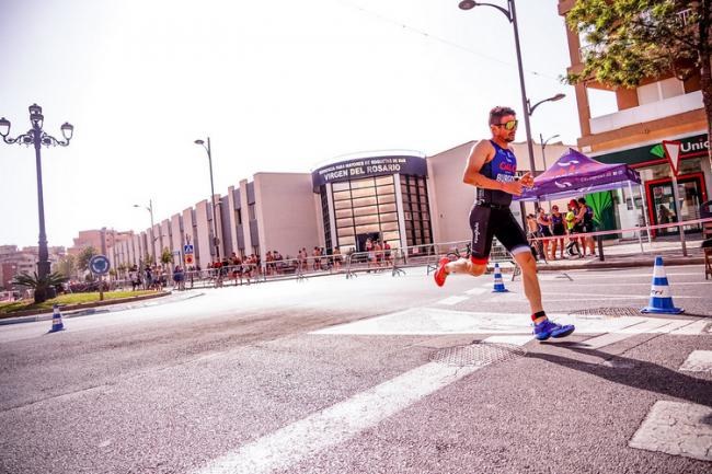 Triatlón nacional en Roquetas con carrera en la plaza de toros