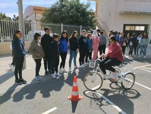 Casi 400 jóvenes de Vícar experimentan los efectos del alcohol y drogas al volante