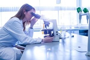 Cien jóvenes investigadores se suman a la ciencia andaluza con ayudas de más de 10 millones