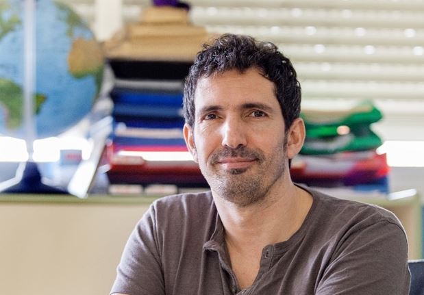 César Bona Abre El Otoño Cultural De Vícar con 'La Emoción De Aprender'