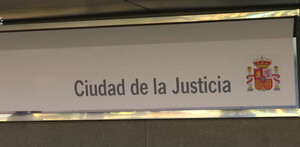 Condenada a seis meses de prisión una mujer por agredir a una docente en un colegio de Roquetas de Mar