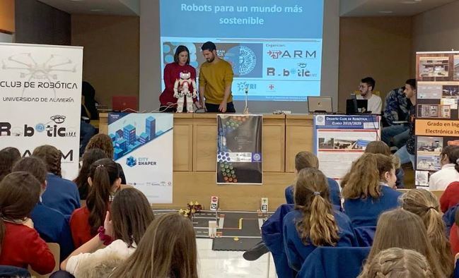 La UAL lleva el mundo de la Robótica a los escolares