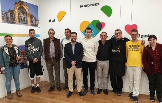 Personas con problemas de salud mental aprenden en un curso de cocina creativa