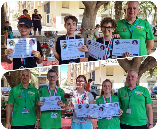 M.ª Ángeles Rubí y Arturo Mañas, primeros campeones de Speedcubing en el torneo de Feria