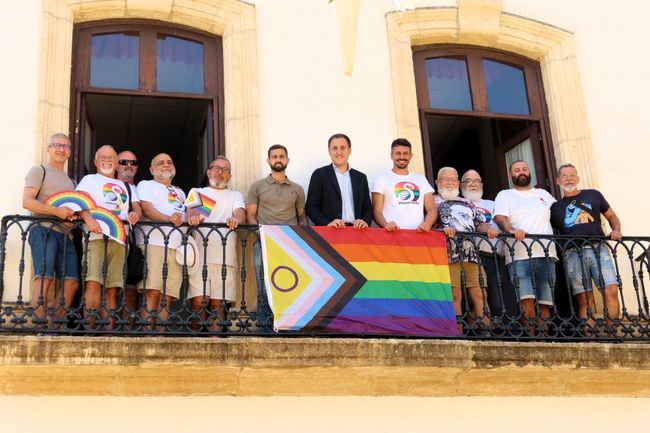 Vera conmemora el Día Internacional del Orgullo LGTBI