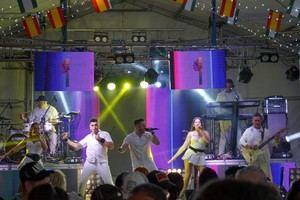 Vícar inicia su temporada festiva con las Cruces de Mayo y la Macarena