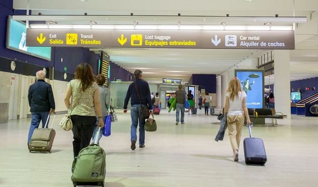 Reclama tus derechos en viajes de avión y tren desde Almería