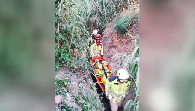 Rescatan a mujer atrapada en acequia de la Alhambra