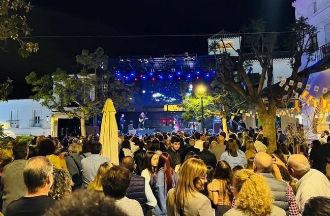 Gran éxito del concierto de Amistades Peligrosas en Dalías