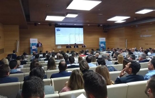 100 empresarios en la conferencia sobre Riesgo País organizada por Coface y Cajamar