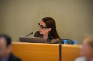 Vox pide en El Ejido imitar a los nacionalistas catalanes e imponer el idioma en los comercios