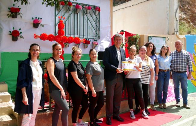 AMPA Montecristo de Adra gana el Concurso de Cruces de Mayo escolares