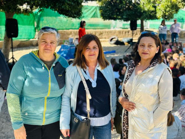 Cuentacuentos de Paula Mandarina en el CEIP Luis Vives con motivo del Día del Libro Infantil