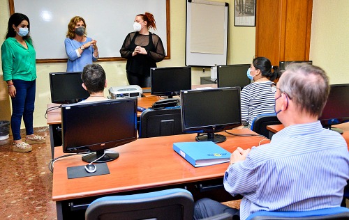 Talleres municipales sobre la brecha digital entre personas con discapacidad