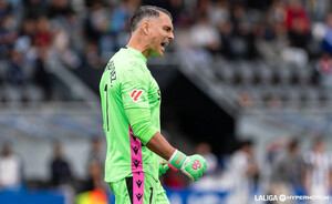 Andrés Fernández brilla en el triunfo del Almería en Zubieta
