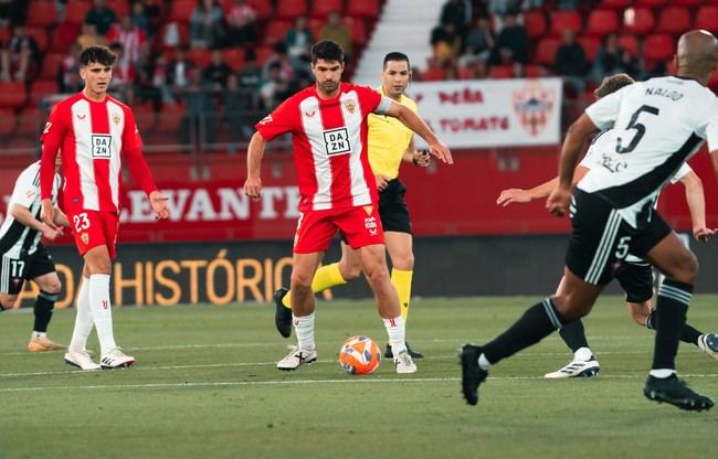 Almería se mide al Eldense en casa el domingo
