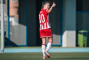 Almería arrasa y se acerca al ascenso