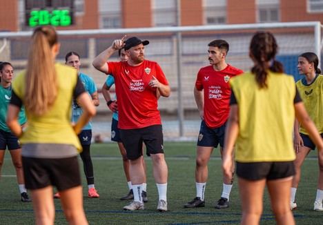 Almería ya piensa en el ascenso femenino