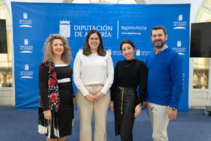 Diputación arropa a los diseñadores almerienses en ‘Pasarela Flamenca Granada 2025’