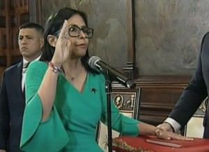 Delcy Rodríguez asume la presidencia interina de Venezuela con un mensaje de dolor