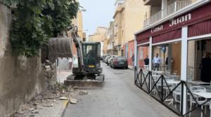 Derriban dos viviendas en Balerma porque estaban en situación de ruina urbanística