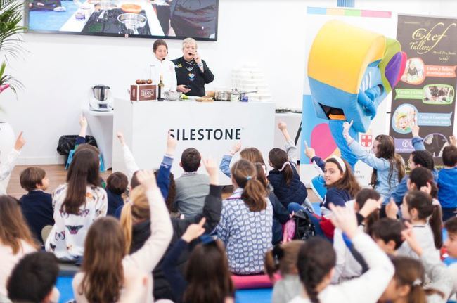 Pachu, de Masterchef Junior, motiva en Almería a desayunar de forma saludable