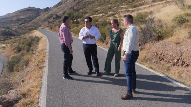 Limpieza de carreteras en el Poniente y la Alpujarra
