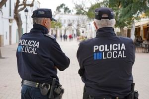 Hombre armado se atrinchera en su piso en Santa Eulària, Ibiza