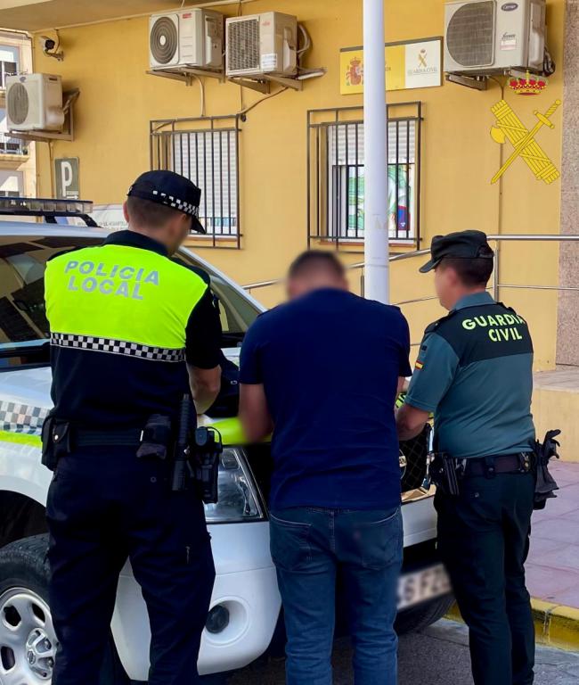Detienen a un joven por tráfico de hachís en Albox tras denuncia vecinal