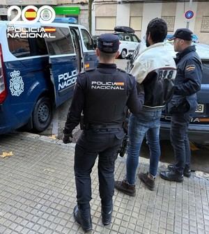 Detienen a uno de los 10 fugitivos más buscados por pederastia en A Coruña