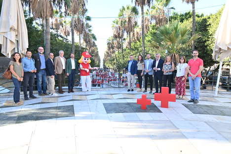 Las instituciones arropan a Cruz Roja Almería en la celebración del Día de la Banderita