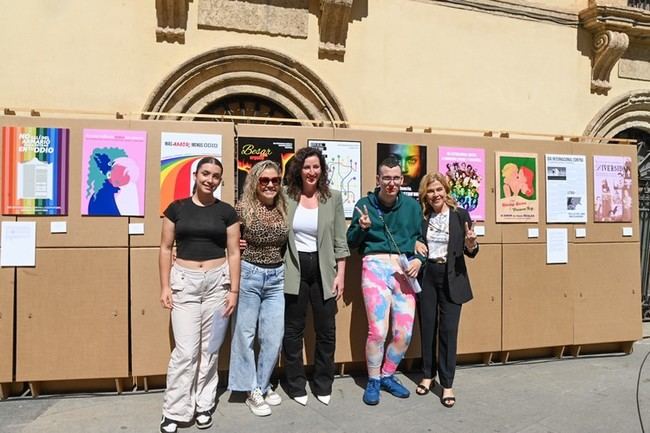 Almería celebra el derecho a vivir sin miedo en el Día contra la Homofobia