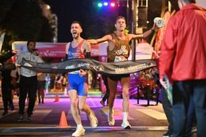 Clemente y Fernández triunfan en la San Silvestre de Almería 2025