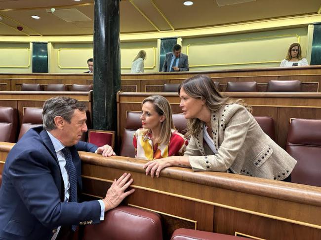 Los diputados del PP alaban el nivel de Feijóo en la segunda sesión de investidura