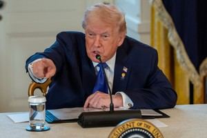 Trump reitera interés en Groenlandia por temor a Rusia